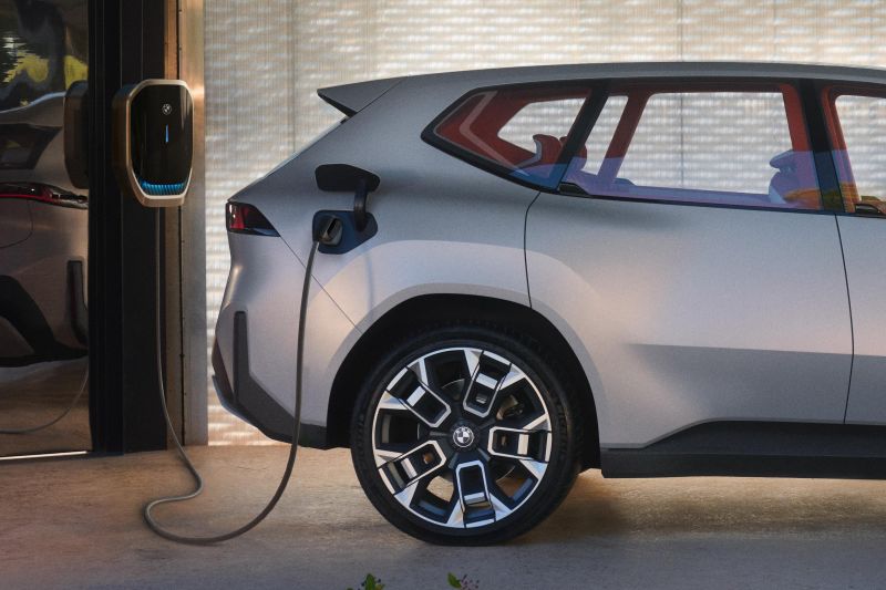 BMW Vision Neue Klasse X: Electric concept previews 2025 iX3