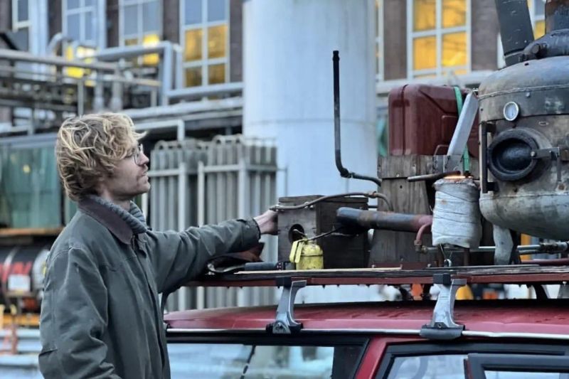 Here's how a Dutch designer made an old Volvo run on plastic