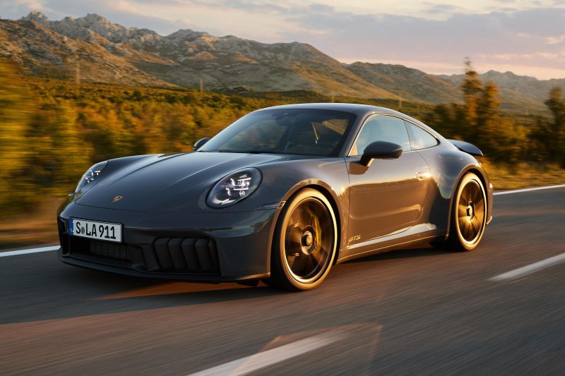 Porsche 911 Turbo going hybrid, GT3 could go turbo