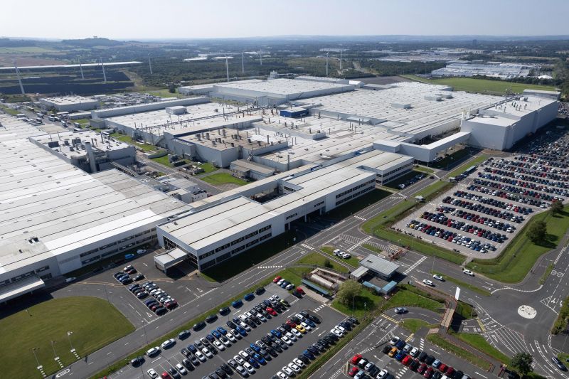 Nissan invests billions in transforming UK plant for EVs