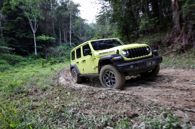 Jeep cuts production as SUVs pile up at US dealers - report