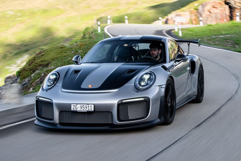 Porsche 911 GT2 RS wrecked in idiotic overtake attempt in Melbourne