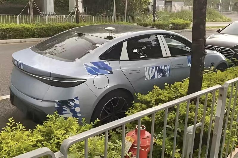 2025 BYD Seal spied testing with updated tech in China