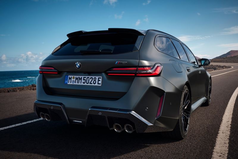 2025 BMW M5 Touring price and specs PHEV V8 wagon detailed for