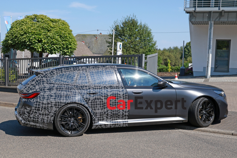 BMW M5 Touring: Super wagon spotted just days before launch