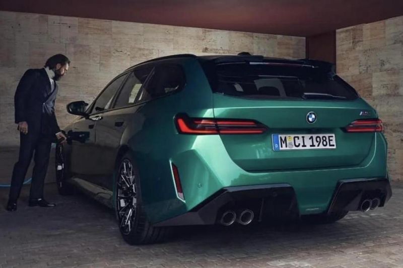 2025 BMW M5 Touring: Hot and heavy wagon leaked