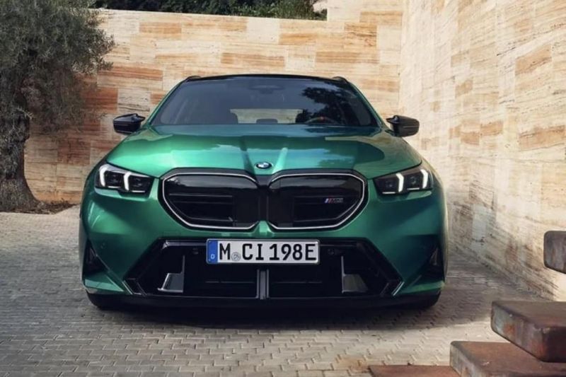 2025 BMW M5 Touring: Hot and heavy wagon leaked