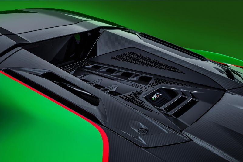 Lamborghini Temerario says farewell V10, hello twin-turbo V8 PHEV