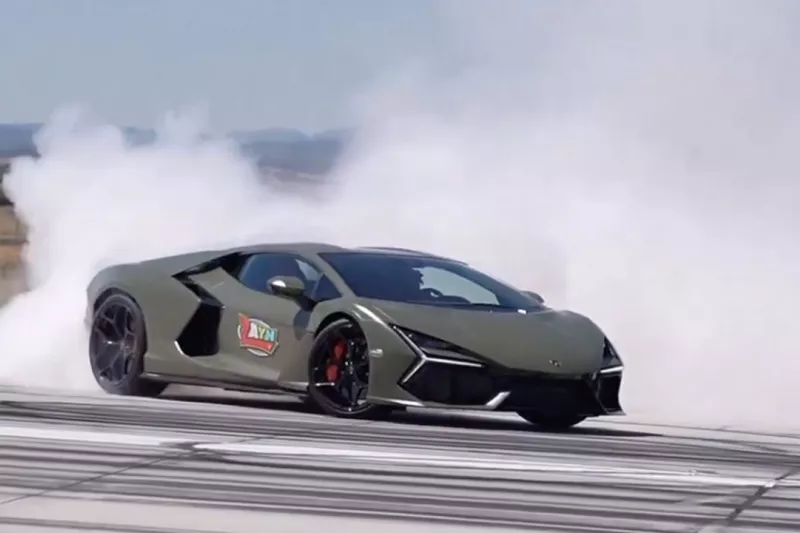 Five-year-old tops 300km/h behind the wheel of a Lambo