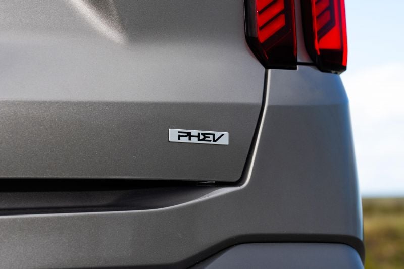 2025 Kia Sorento PHEV price rises, scores cleaner plug-in system