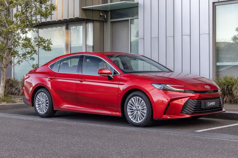 2025 Toyota Camry price and specs