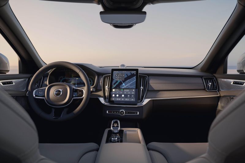 2025 Volvo XC90: Petrol, PHEV SUV gets new lease on life