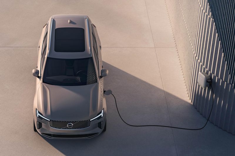 2025 Volvo XC90: Petrol, PHEV SUV gets new lease on life