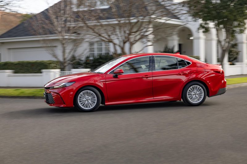 2025 Toyota Camry Hybrid