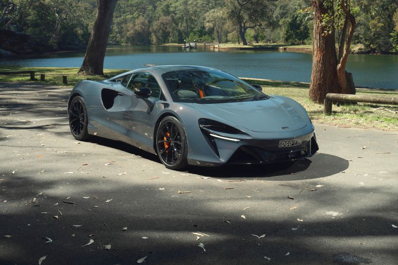 2025 McLaren Artura: Quick drive