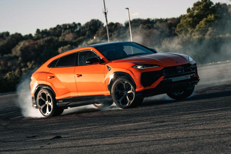 2025 Lamborghini Urus SE