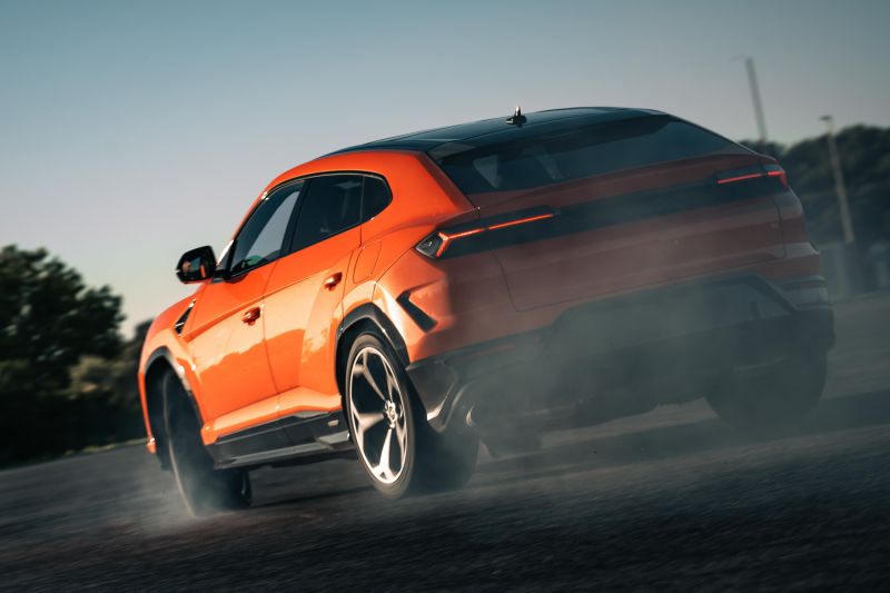 2025 Lamborghini Urus SE