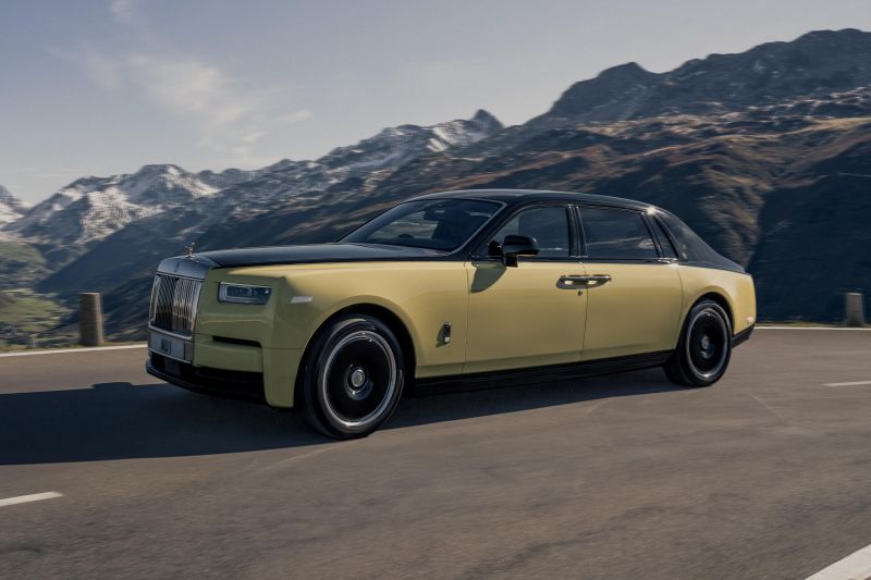 Rolls-Royce Phantom Goldfinger special is fit for a Bond villain