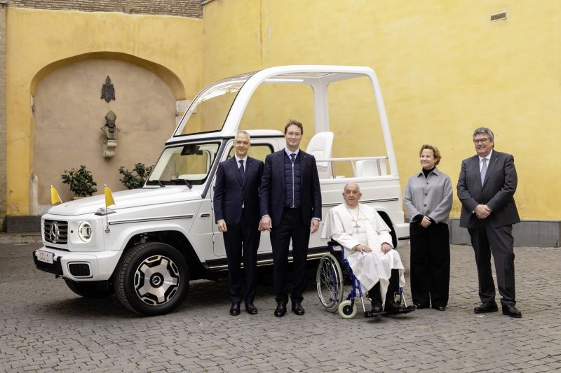 The new Popemobile is an electric Mercedes G-Wagen