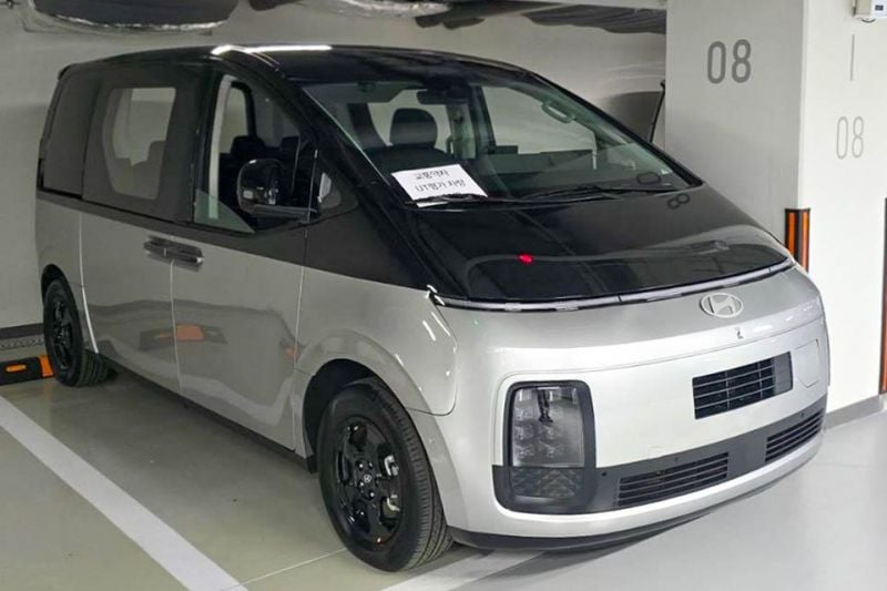 Hyundai Staria EV spied: Futuristic people mover getting battery power