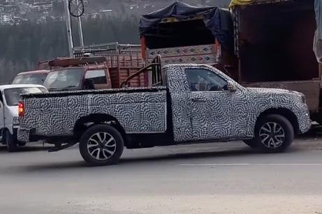 2026 Mahindra Pik-Up spied with Scorpio looks