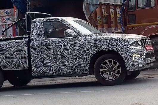 2026 Mahindra Pik-Up spied with Scorpio looks