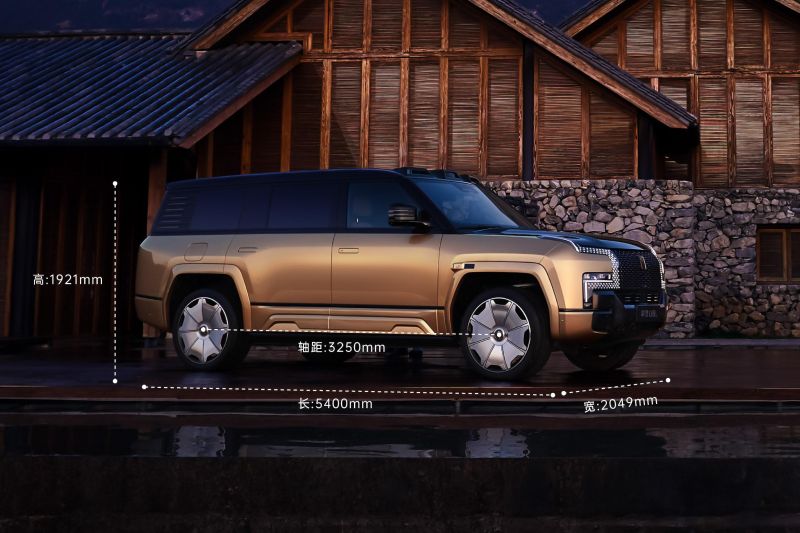 O elegante Off -Road EV EV se estendeu.