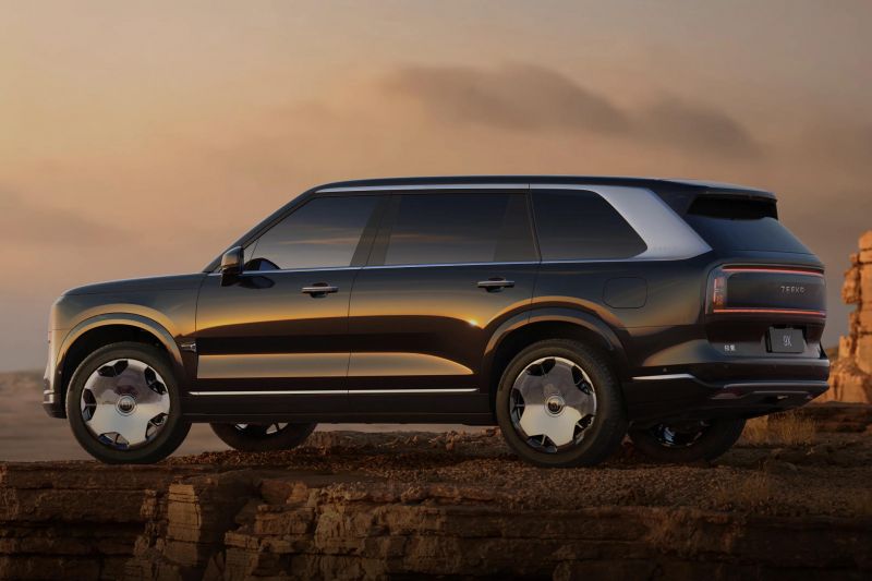 Zeekr 9X large SUV is Chinese brand's first hybrid, and it looks like a Rolls-Royce