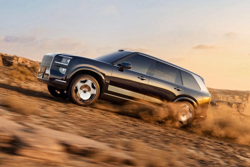 Zeekr 9X large SUV is Chinese brand's first hybrid, and it looks like a Rolls-Royce