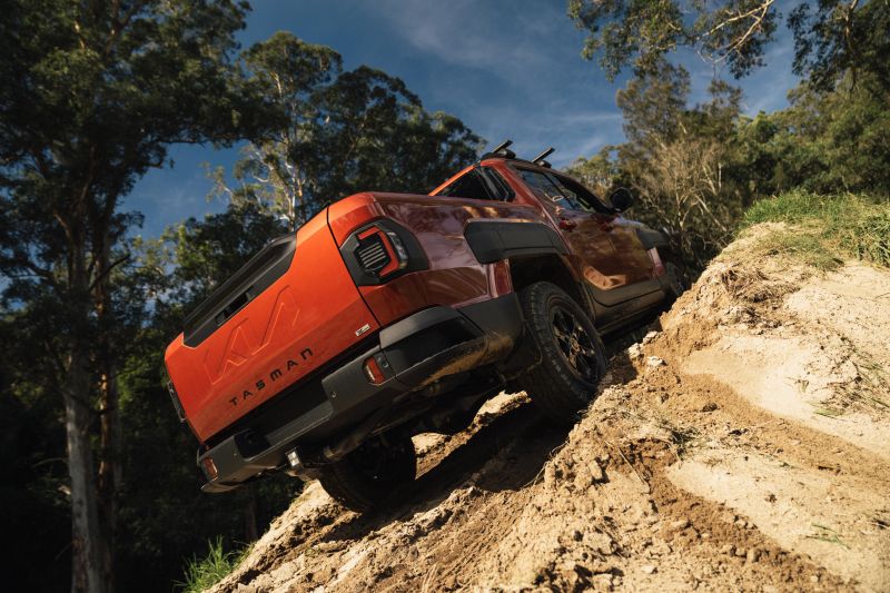 2025 Kia Tasman: Prototype off-road drive