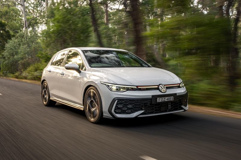 Volkswagen Golf to keep petrol power – report