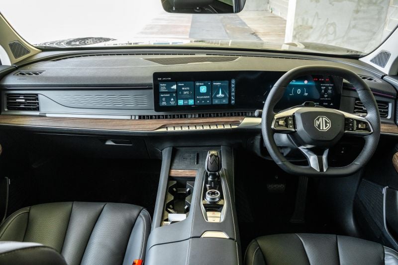 MG QS Essence vs Toyota Kluger GX: Spec battle