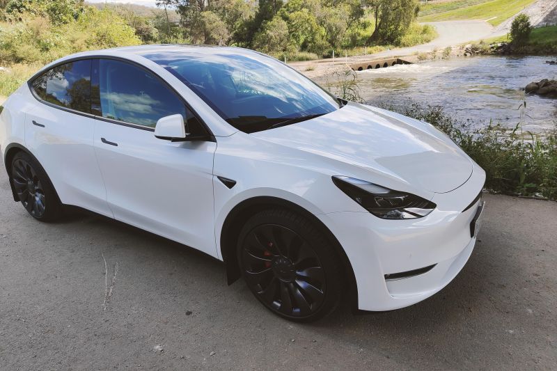 2023 Tesla Model Y PERFORMANCE