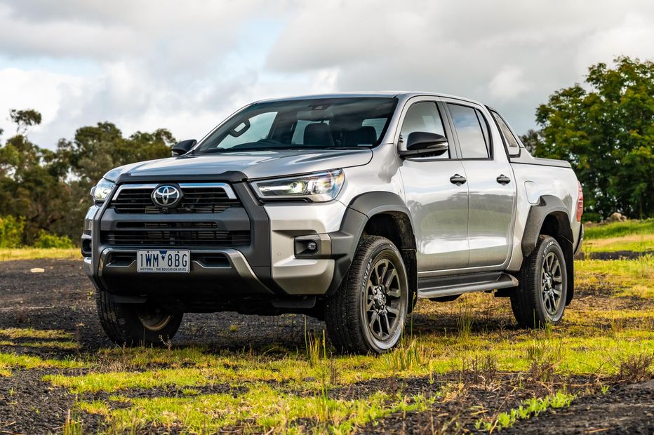 Chevrolet Silverado vs Toyota HiLux Comparison | CarExpert