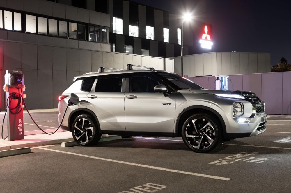 Australian Government wants EV, PHEV owners to start sending power to the grid
