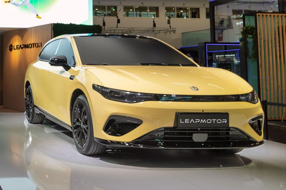 Leapmotor B05: Golf-size EV unveiled, will spawn GTI rival