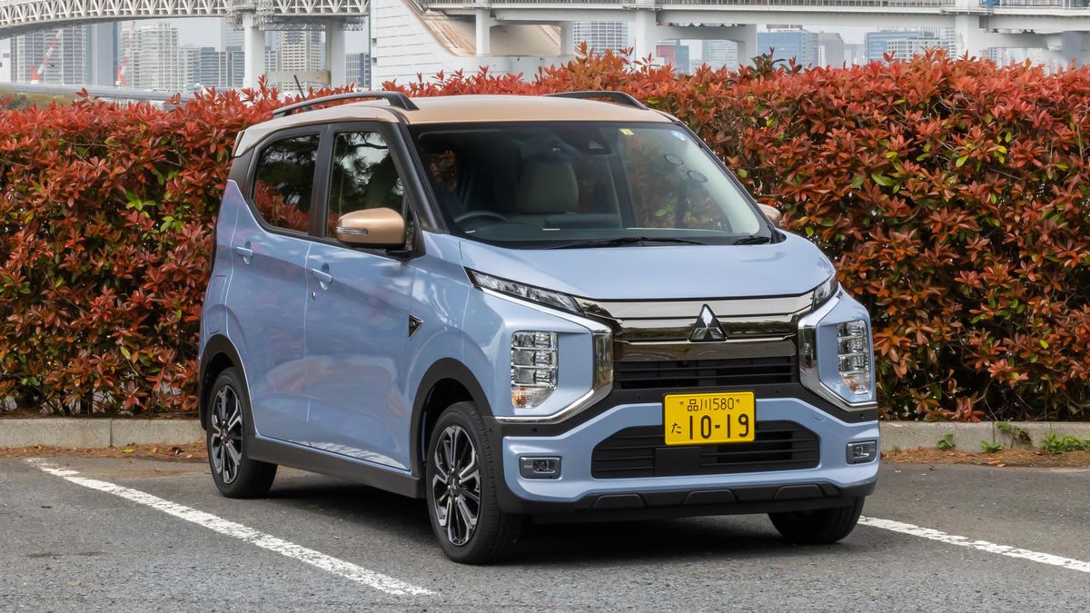 2023-04-mitsubishi-ek-x-hero-