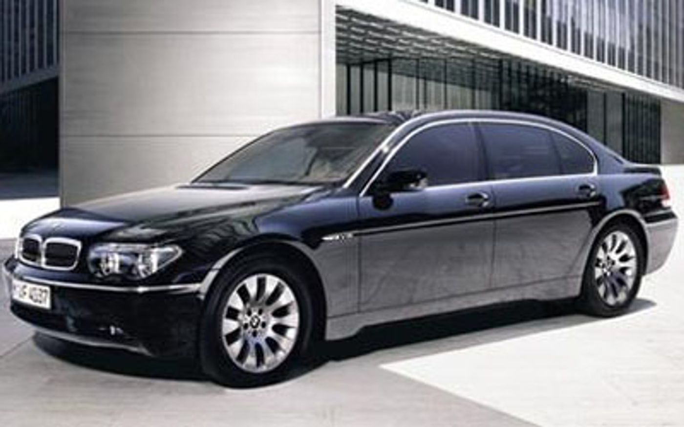 Hero image of a new BMW 7 Series 760li (2003) price & specs available with CarExpert deals.