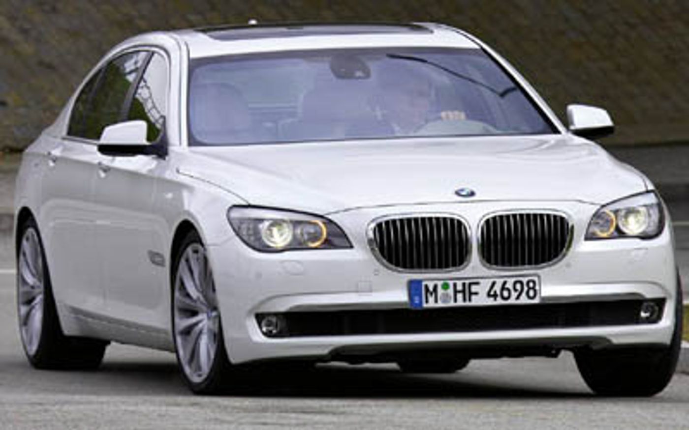 Hero image of a new BMW 7 Series Base (2011) price & specs available with CarExpert deals.