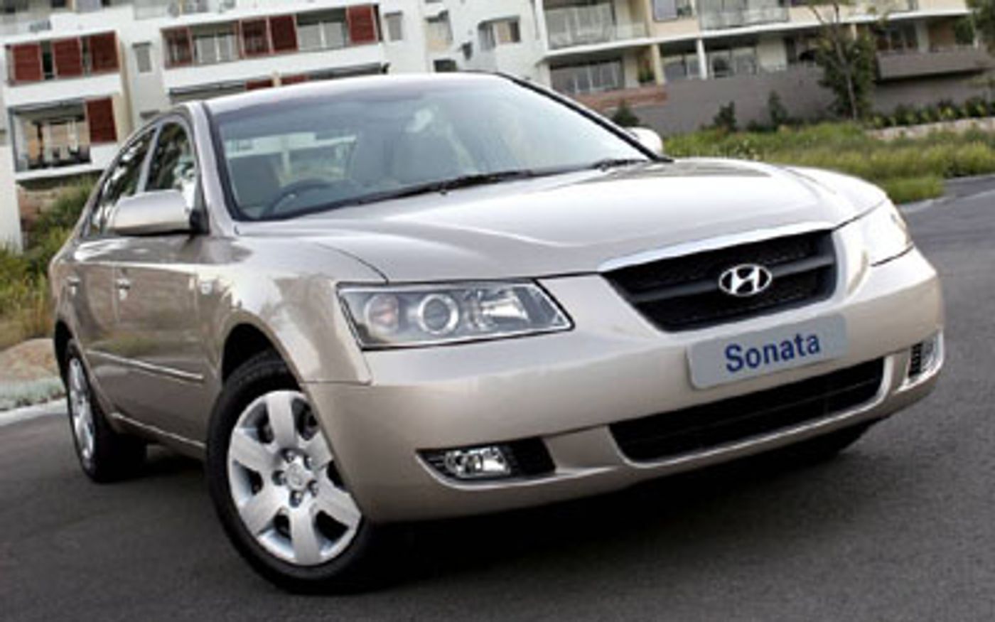 Hero image of a new Hyundai Sonata Base (2005) price & specs available with CarExpert deals.