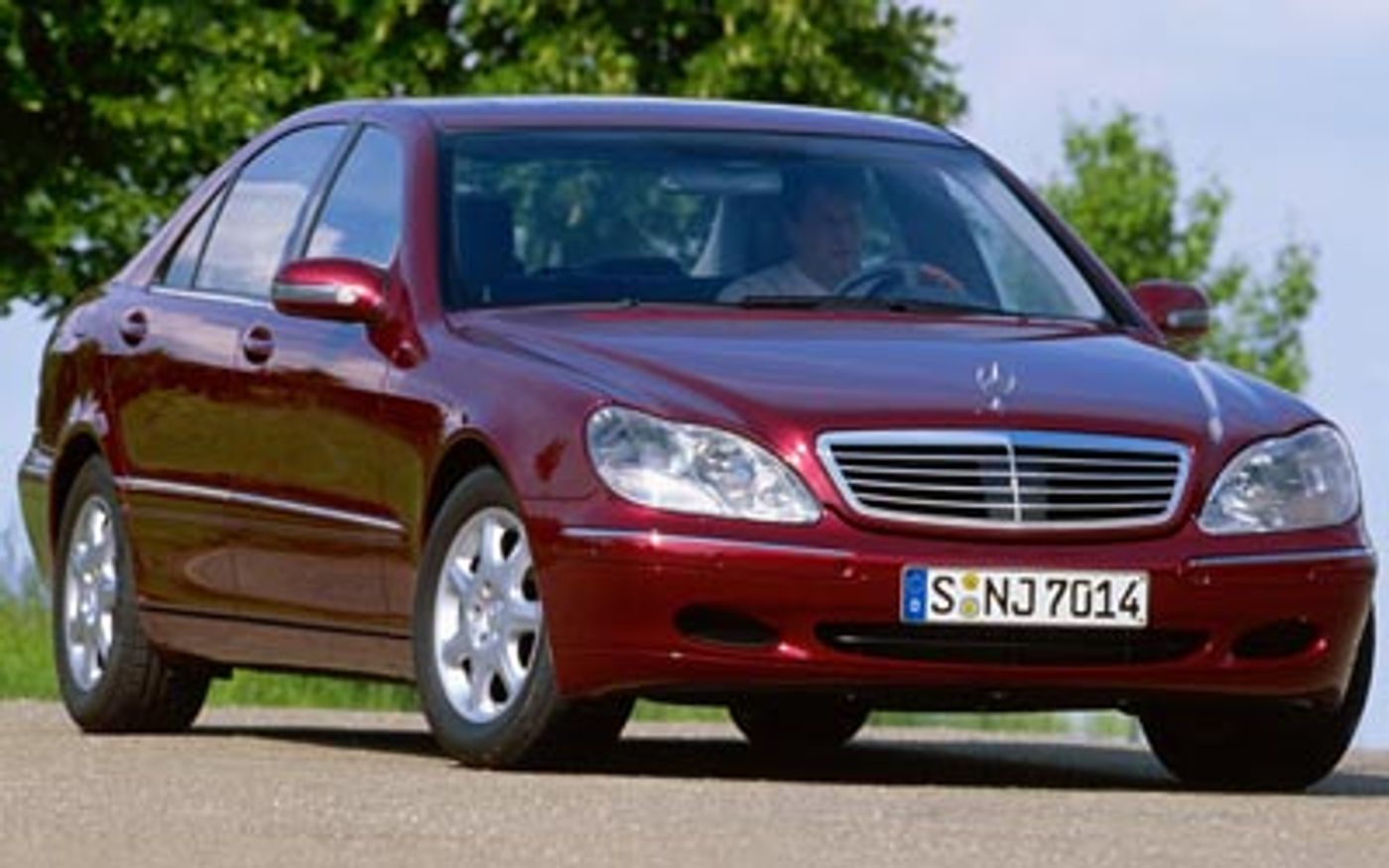 Hero image of a new Mercedes-Benz S-Class S 430 (2001) price & specs available with CarExpert deals.