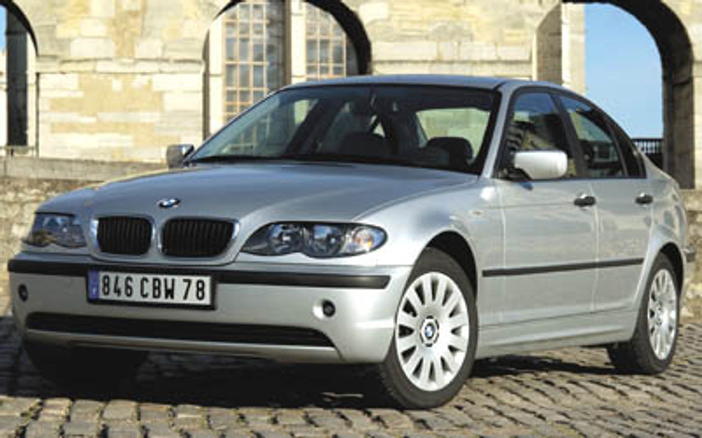 Hero image of a new BMW 3 Series 318i (2002) price & specs available with CarExpert deals.