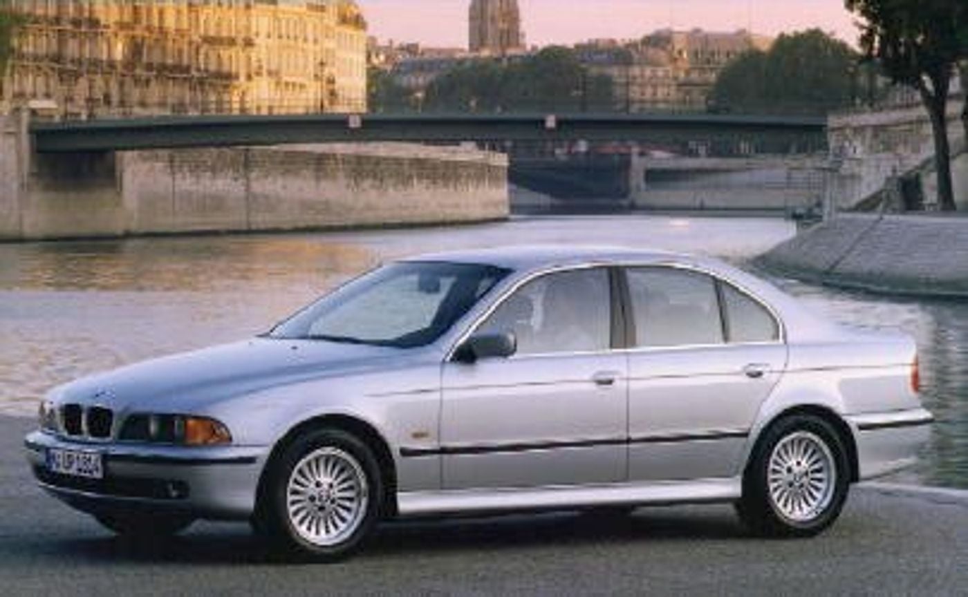 Hero image of a new BMW 5 Series 523i (1998) price & specs available with CarExpert deals.