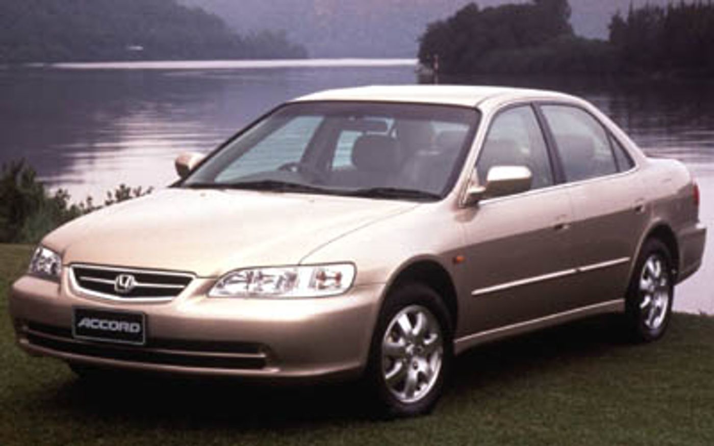 Hero image of a new Honda Accord Vti-L (2001) price & specs available with CarExpert deals.