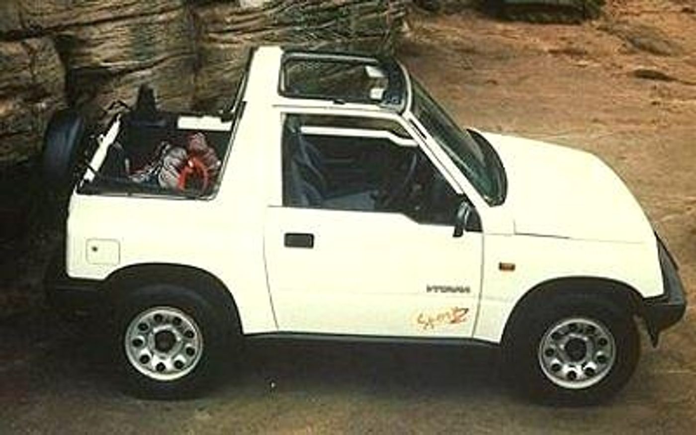 Hero image of a new Suzuki Vitara JLX (1997) price & specs available with CarExpert deals.