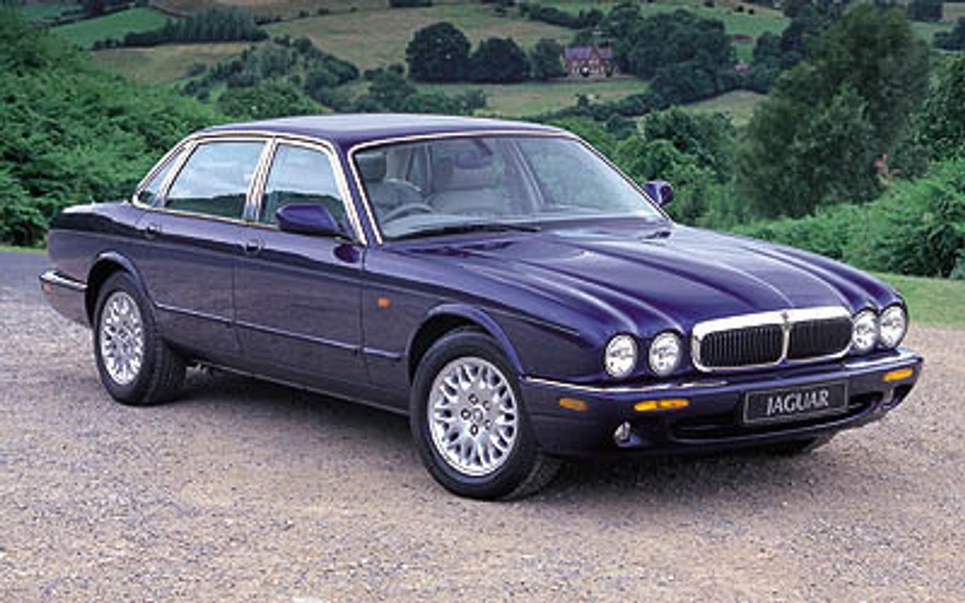 Hero image of a new Jaguar XJ Base (2001) price & specs available with CarExpert deals.