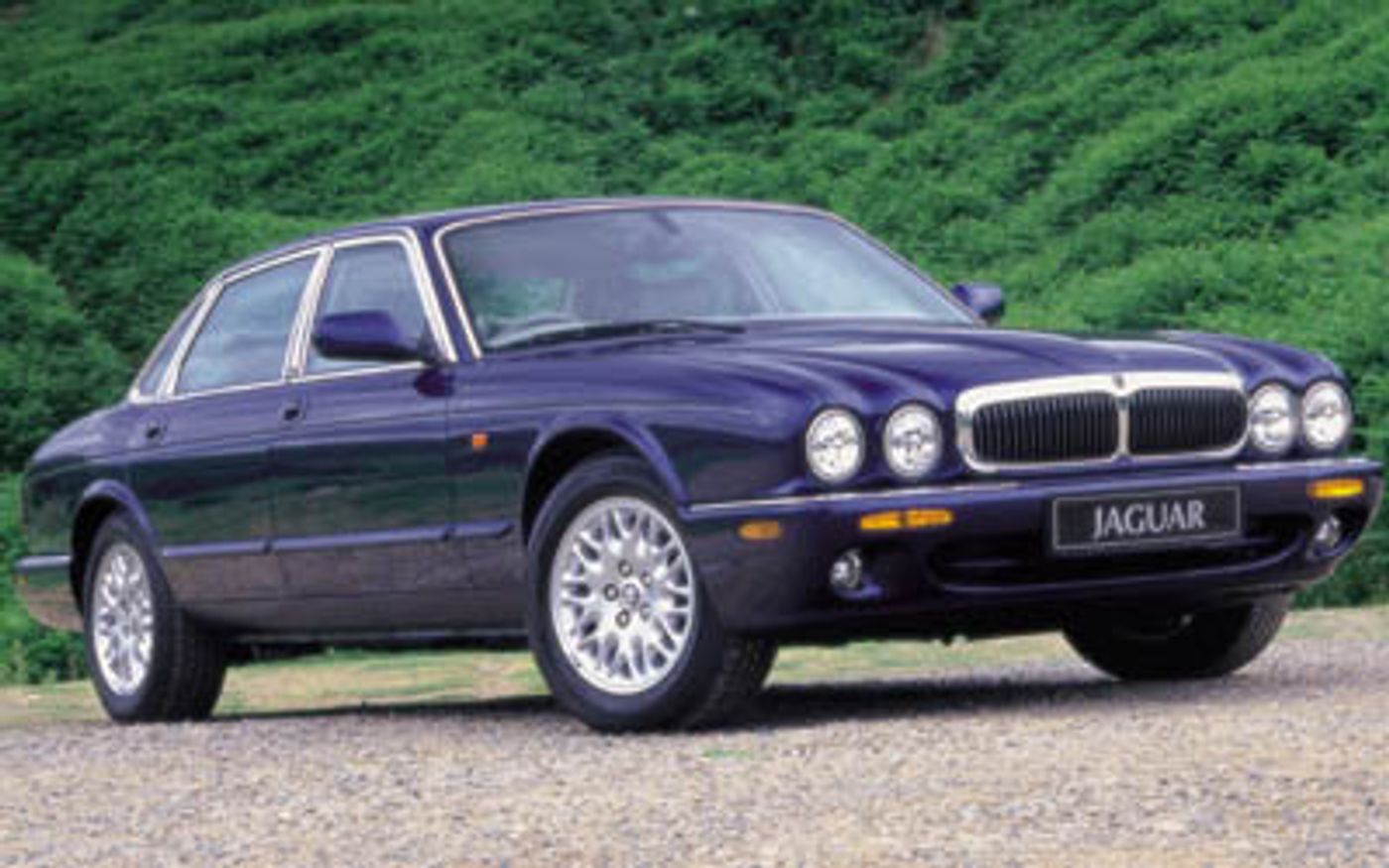 Hero image of a new Jaguar XJ Base (2002) price & specs available with CarExpert deals.