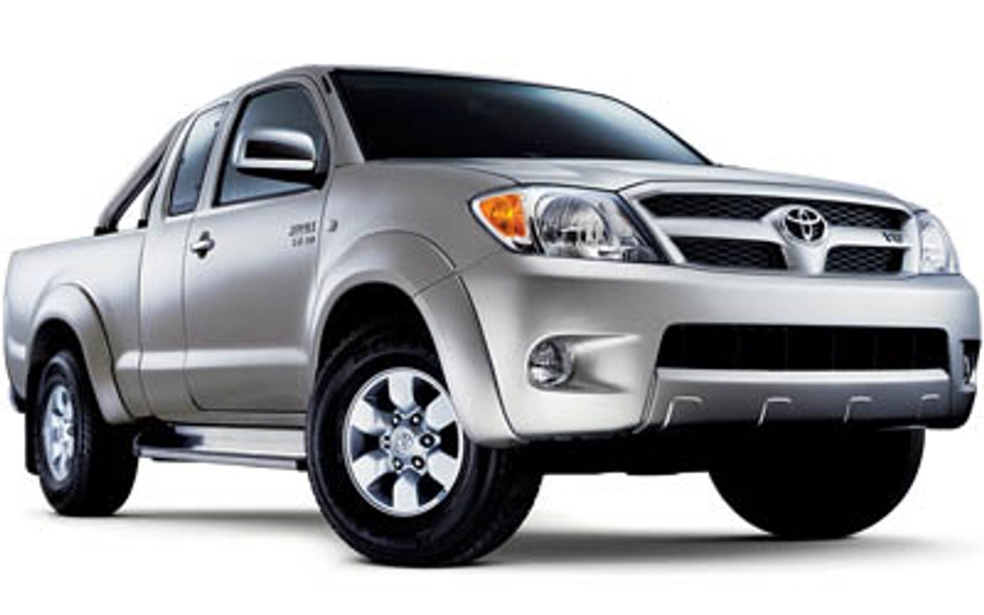 Hero image of a new Toyota HiLux SR5 (2005) price & specs available with CarExpert deals.