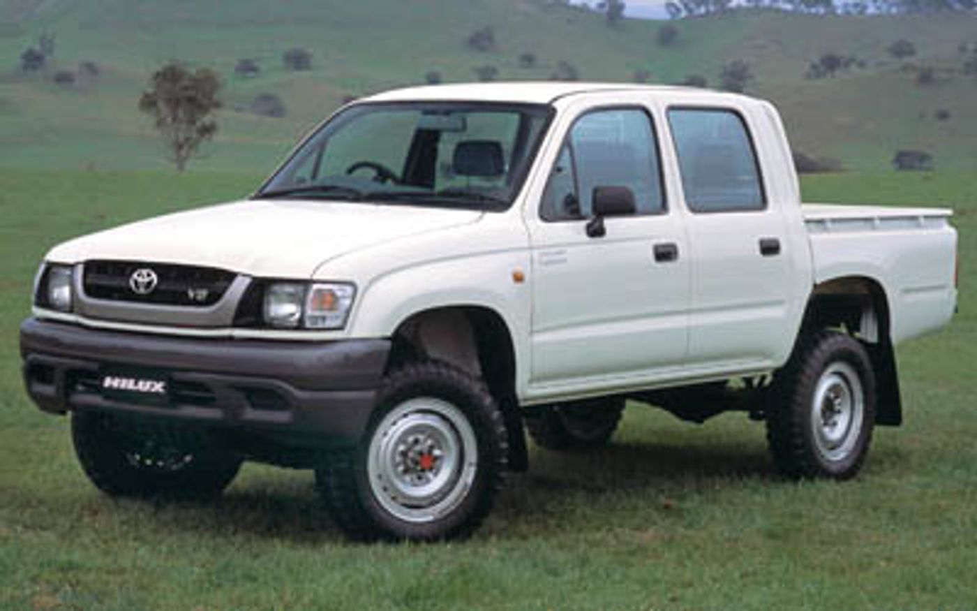 Hero image of a new Toyota HiLux Base (2003) price & specs available with CarExpert deals.