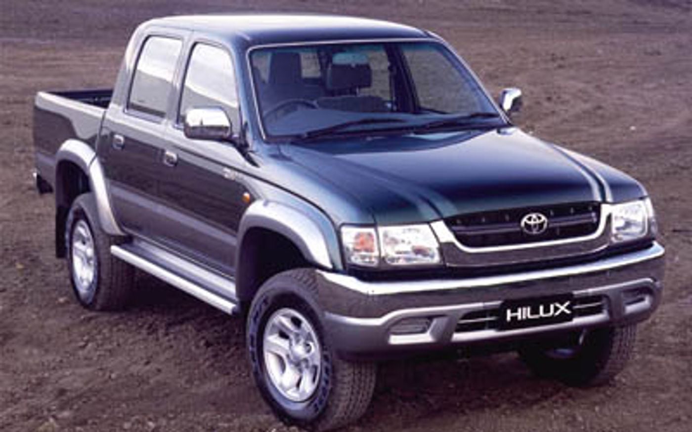 Hero image of a new Toyota HiLux SR5 (2002) price & specs available with CarExpert deals.